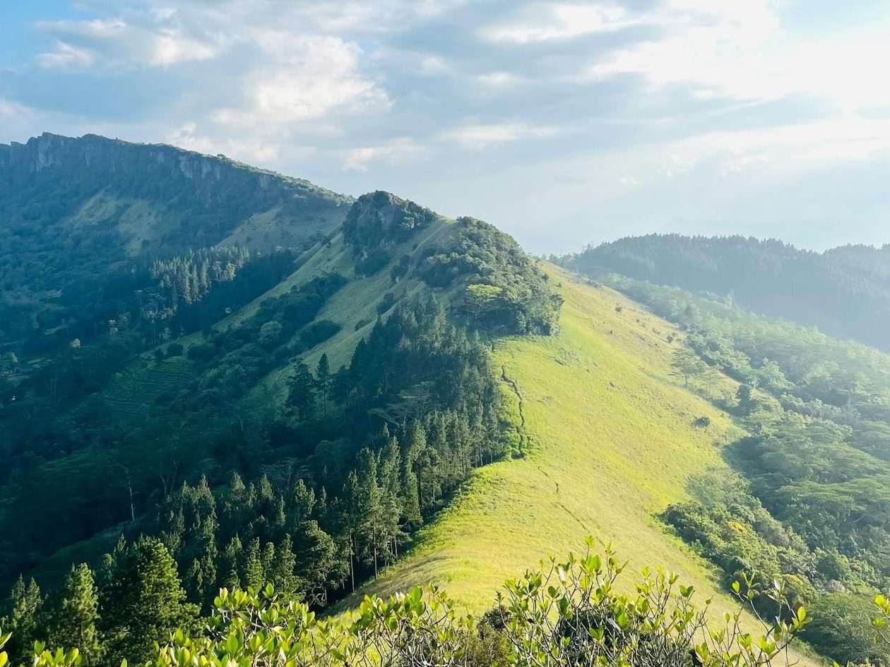 Hanthana Mountain Range Hike